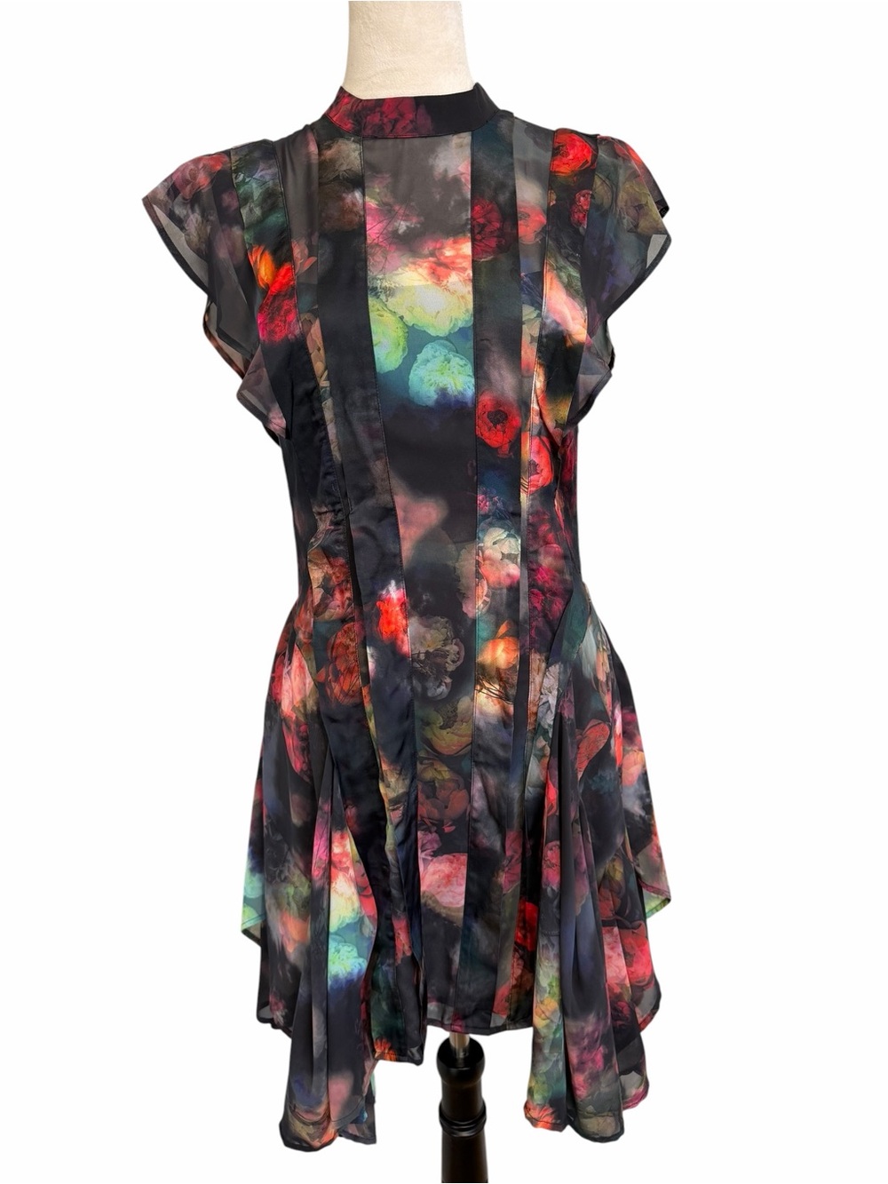 AllSaints Fleur Bianca Flutter Sleeve Pleated Dress in Multicolor Floral Print - Picture 4 of 11